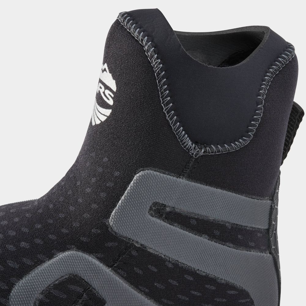NRS Freestyle Wetshoe - detail, ankle cuff neoprene